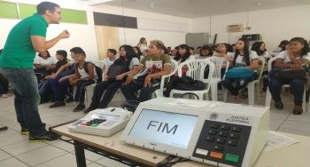 Alunos da escola Penha Brasil participam de palestras sobre a Justiça Eleitoral O público-alvo foram os alunos de 11 a 17 anos, dos 7.º , 8.º e 9º anos