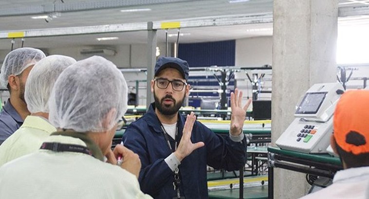 Novas Urnas Eletronicas Especialistas do TSE inspecionam produção de novas urnas na Bahia