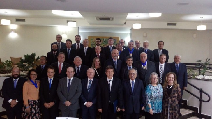Presidentes de TRE´s assinam Carta no encerramento do 75º COPTREL No documento, os desembargadores avaliam ser capazes de julgar crimes comuns conexos a crimes el...