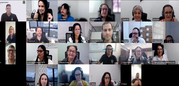 A imagem mostra uma reunião virtual com vinte participantes, cada um em sua própria janela de ví...