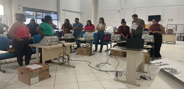 Treinamento de Mesárias e Mesários Treinamento de Mesárias e Mesários