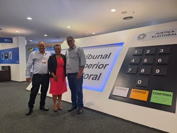 Trilha Capacitações EJE-TSE - Foto 1 - Nasser Hamid, Leonice Pinto e Angelo Molina
