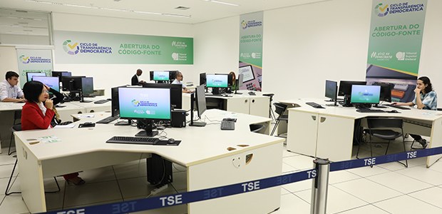 Foto: Alejandro Zambrana/Secom/TSE - Inspeção código-fonte, TPS 2023 - 10.10.2023