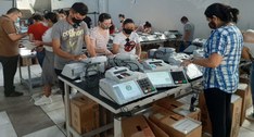TRE-RR - Carga e lacre das urnas eletrônicas