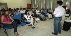 Servidores do TRE-RR realizam treinamento de mesários na 1ª Zona Eleitoral